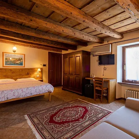 Borgo Di Calmasino ファームステイ